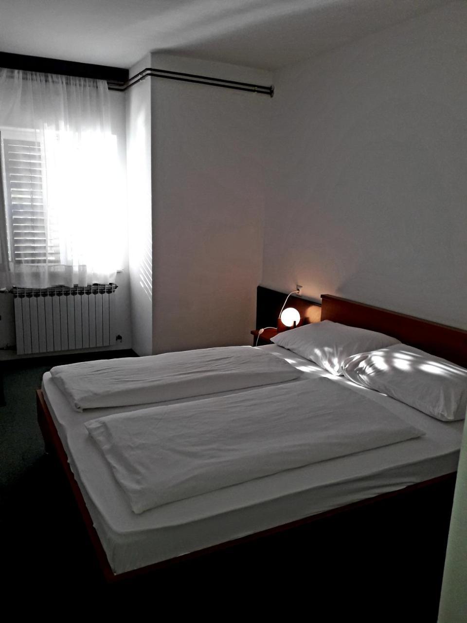 Apartments And Rooms Haludovo - Ribarsko Selo Malinska Eksteriør billede